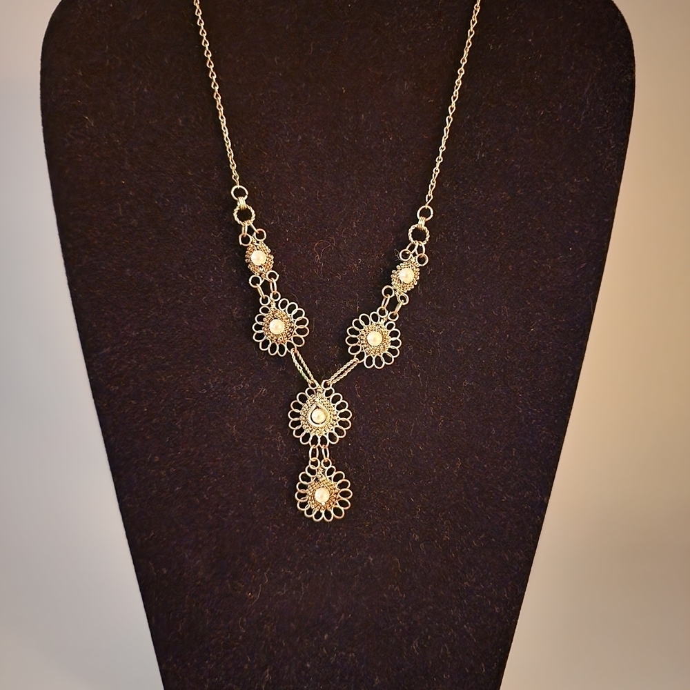 Elegant Gold Tone Floral Necklace